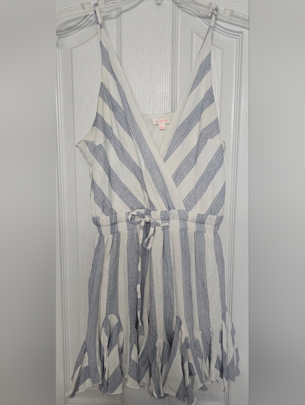 Luxxel striped romper, a flowy, light blue and white striped piece Size Large - Picture 10 of 12